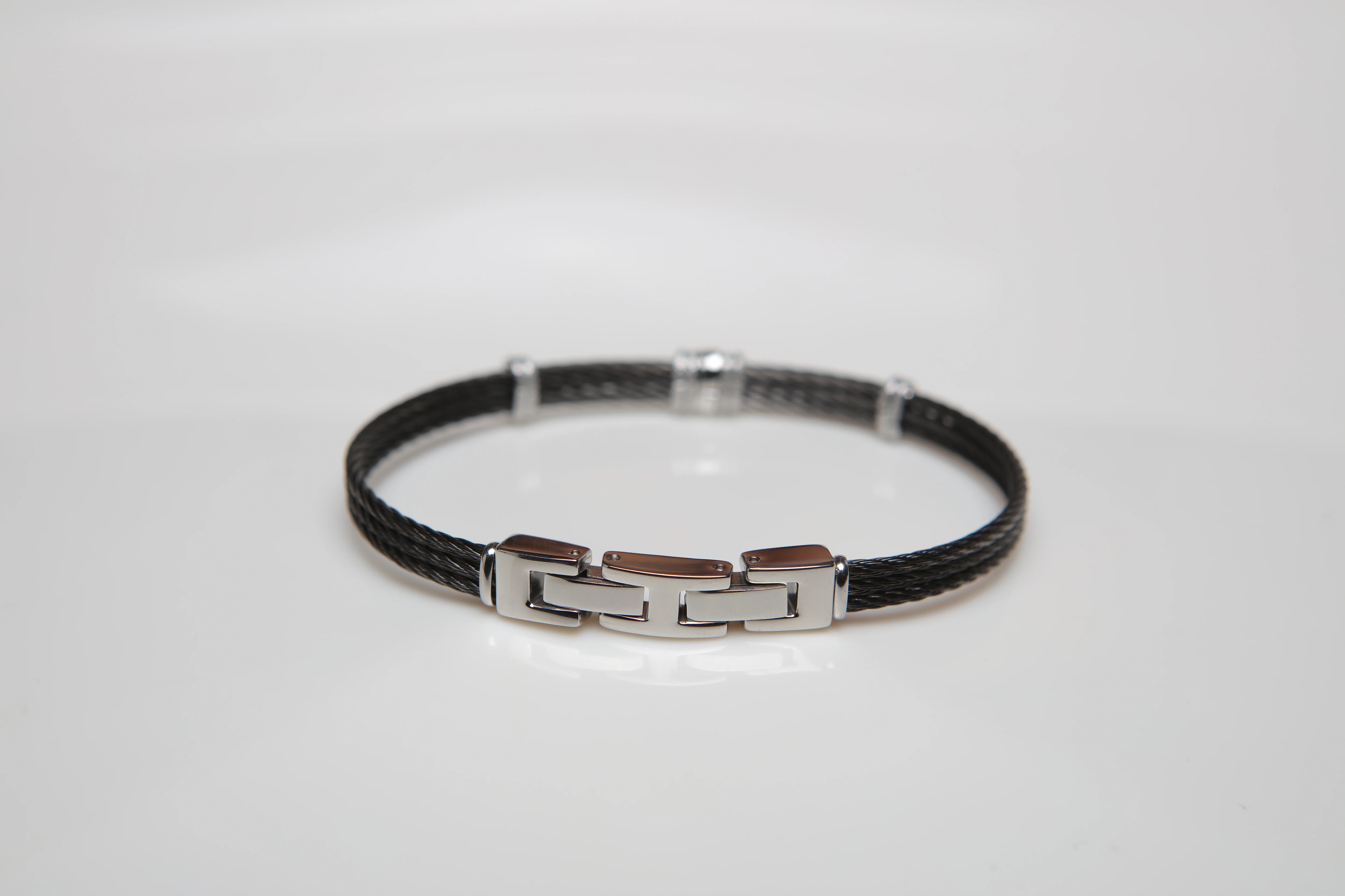 Bracelet with black vintage PVD steel cable with central gold screw in 18Kt