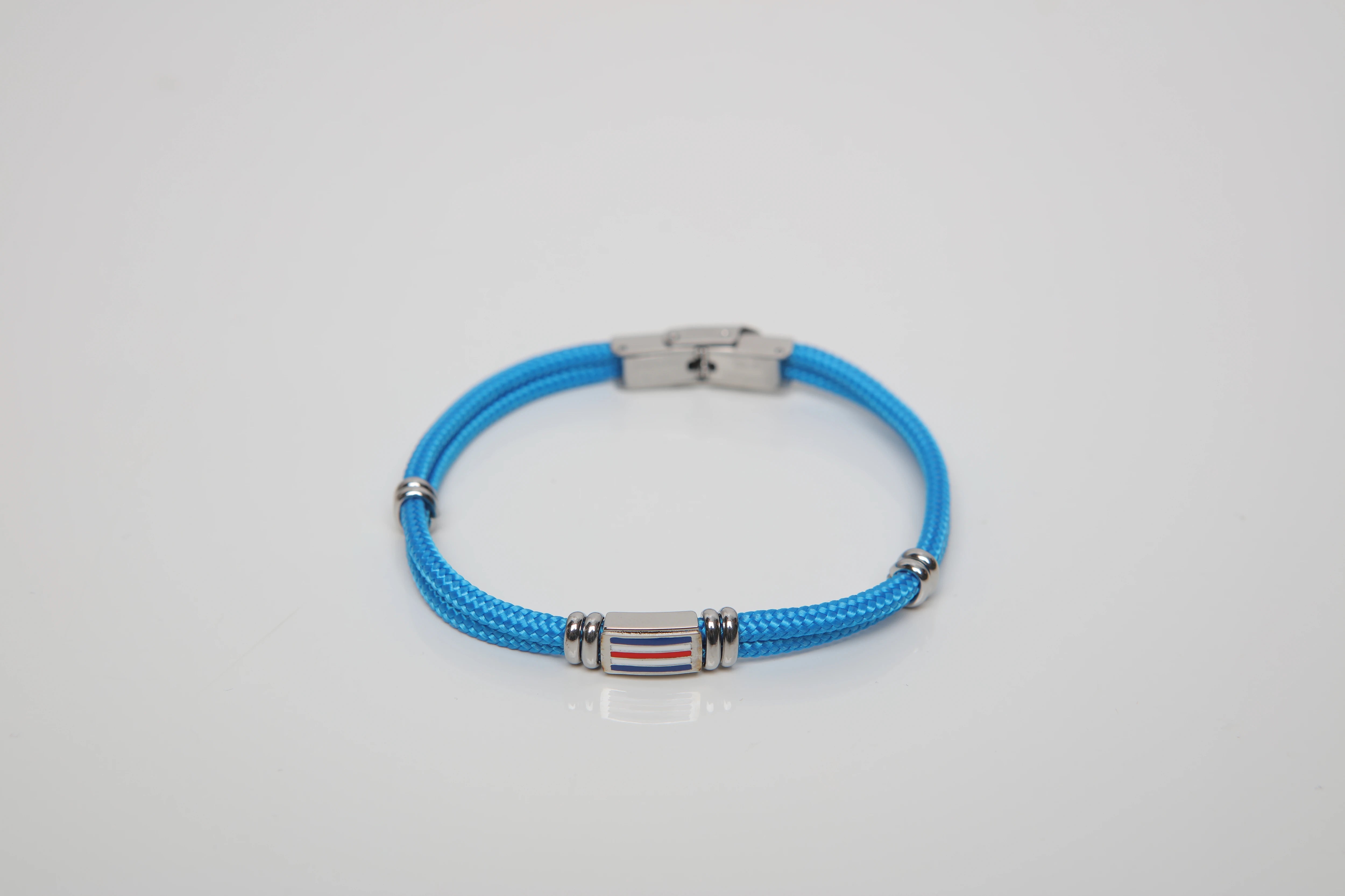 Stainless steel bracelet and light blue nautical rope and central enameled flag