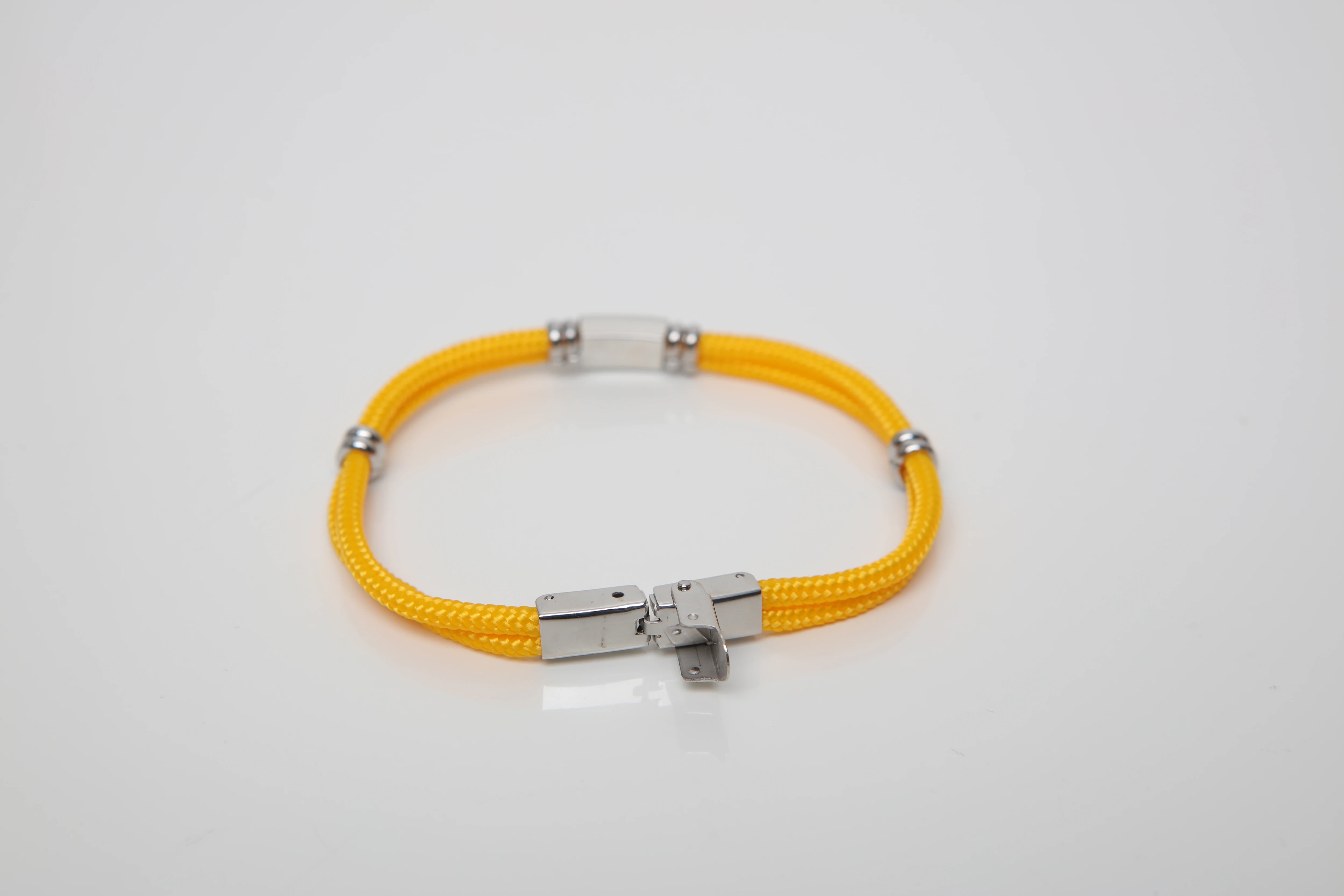 Stainless steel bracelet and yellow nautical rope with central enameled flag