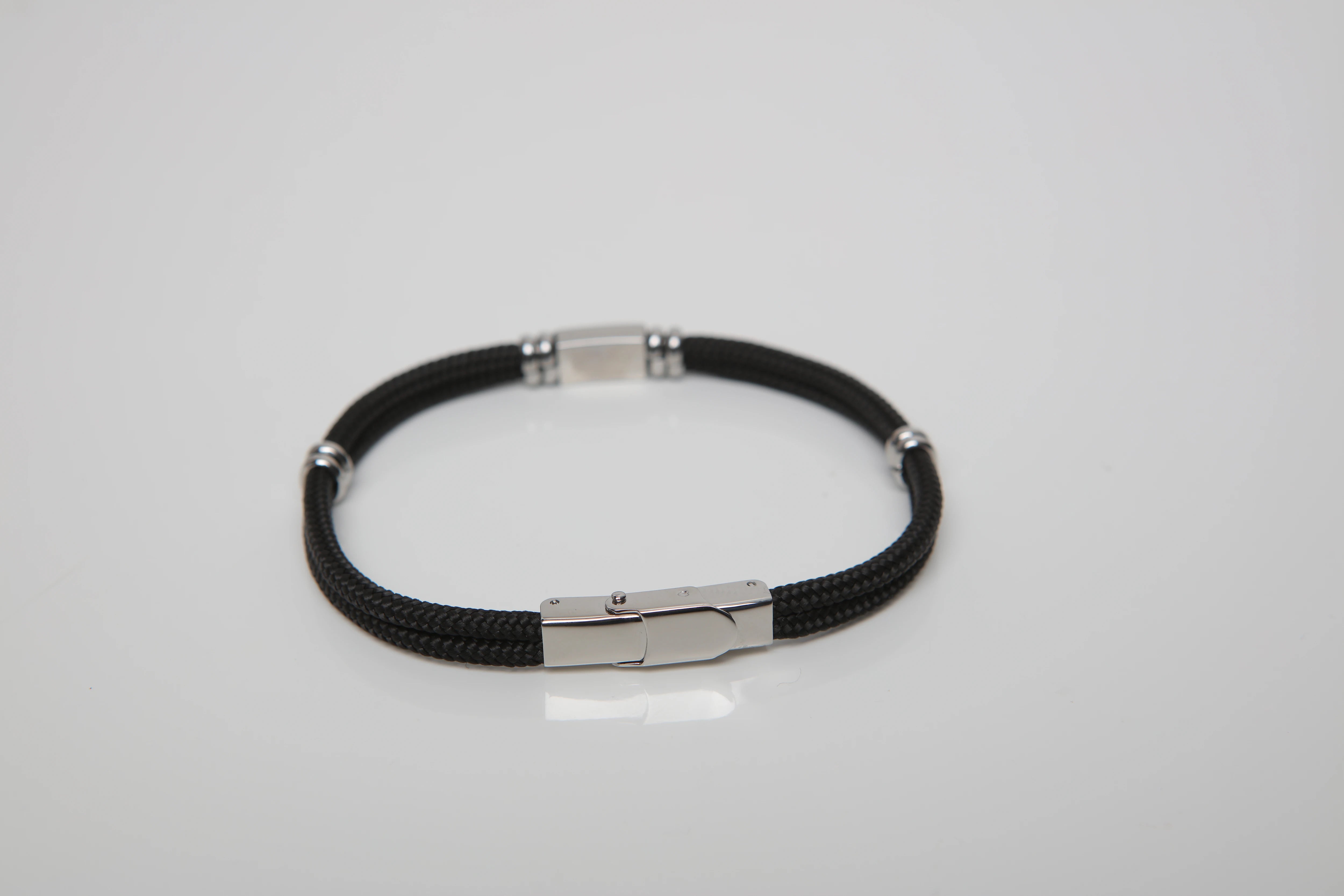 Stainless steel bracelet and black nautical rope with central enameled flag