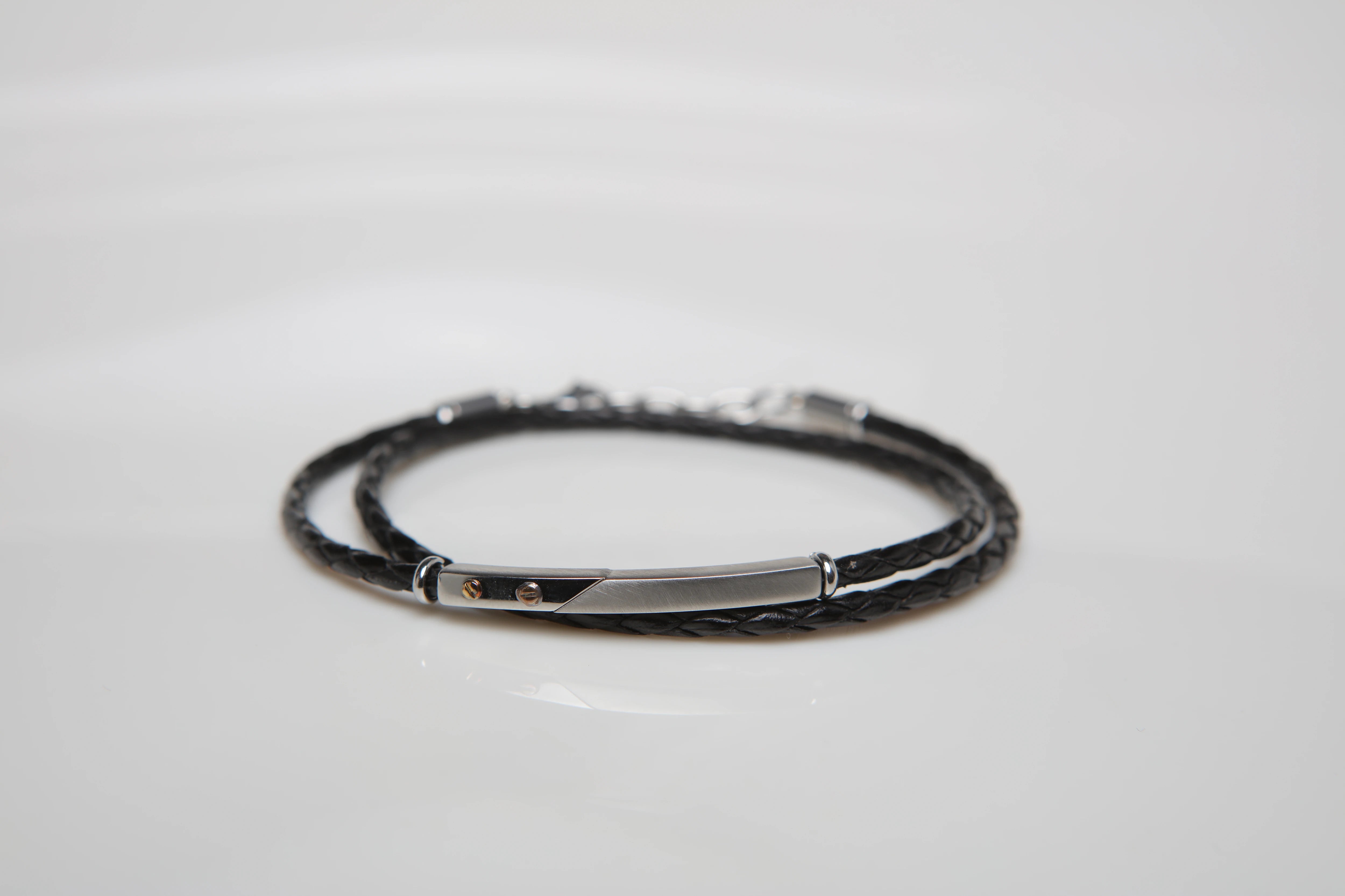 Stainless steel and black leather bracelet two turns with steel plate and 18kt gold screws