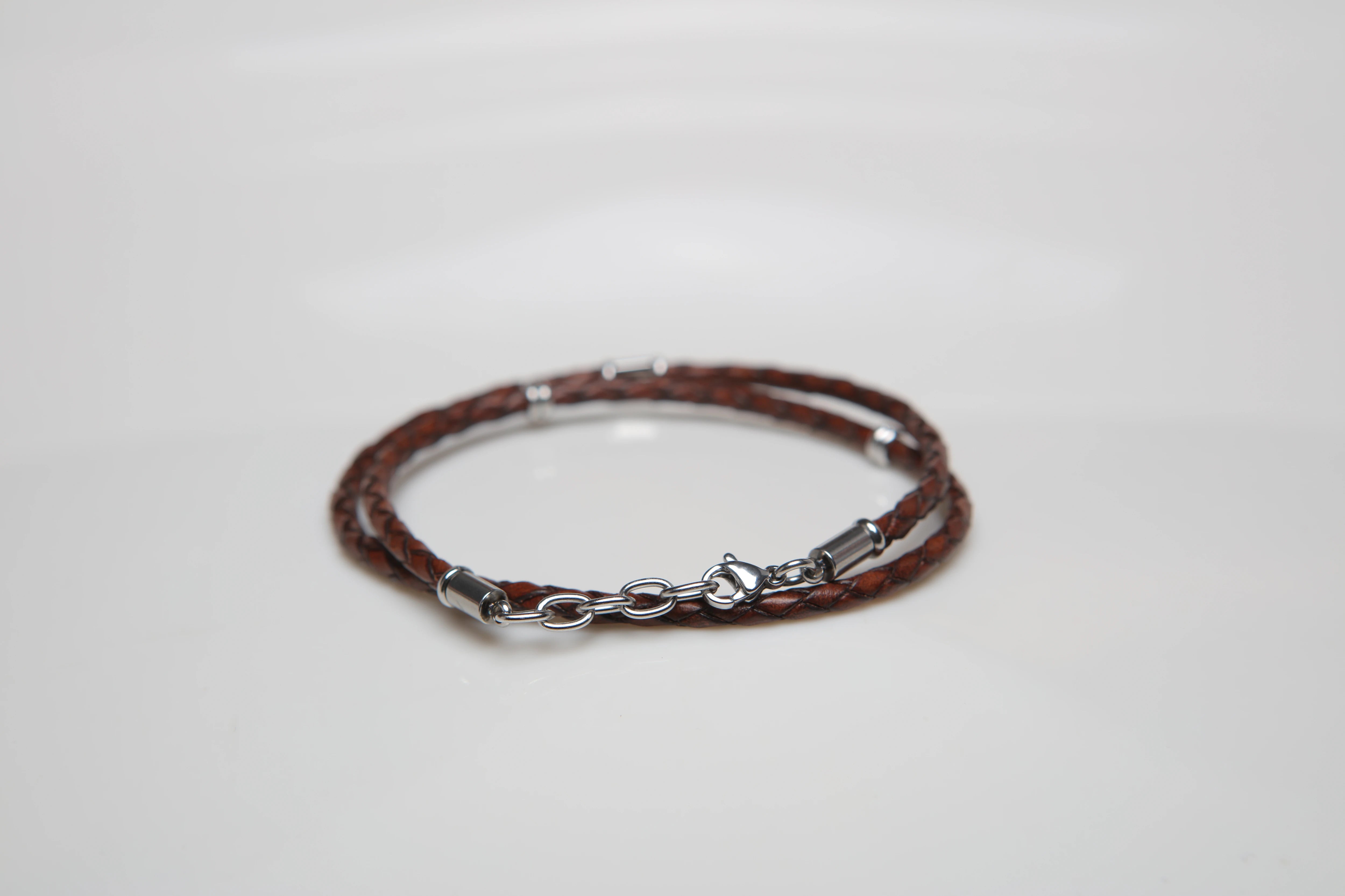 Stainless steel and brown leather bracelet two turns with 18kt gold screw