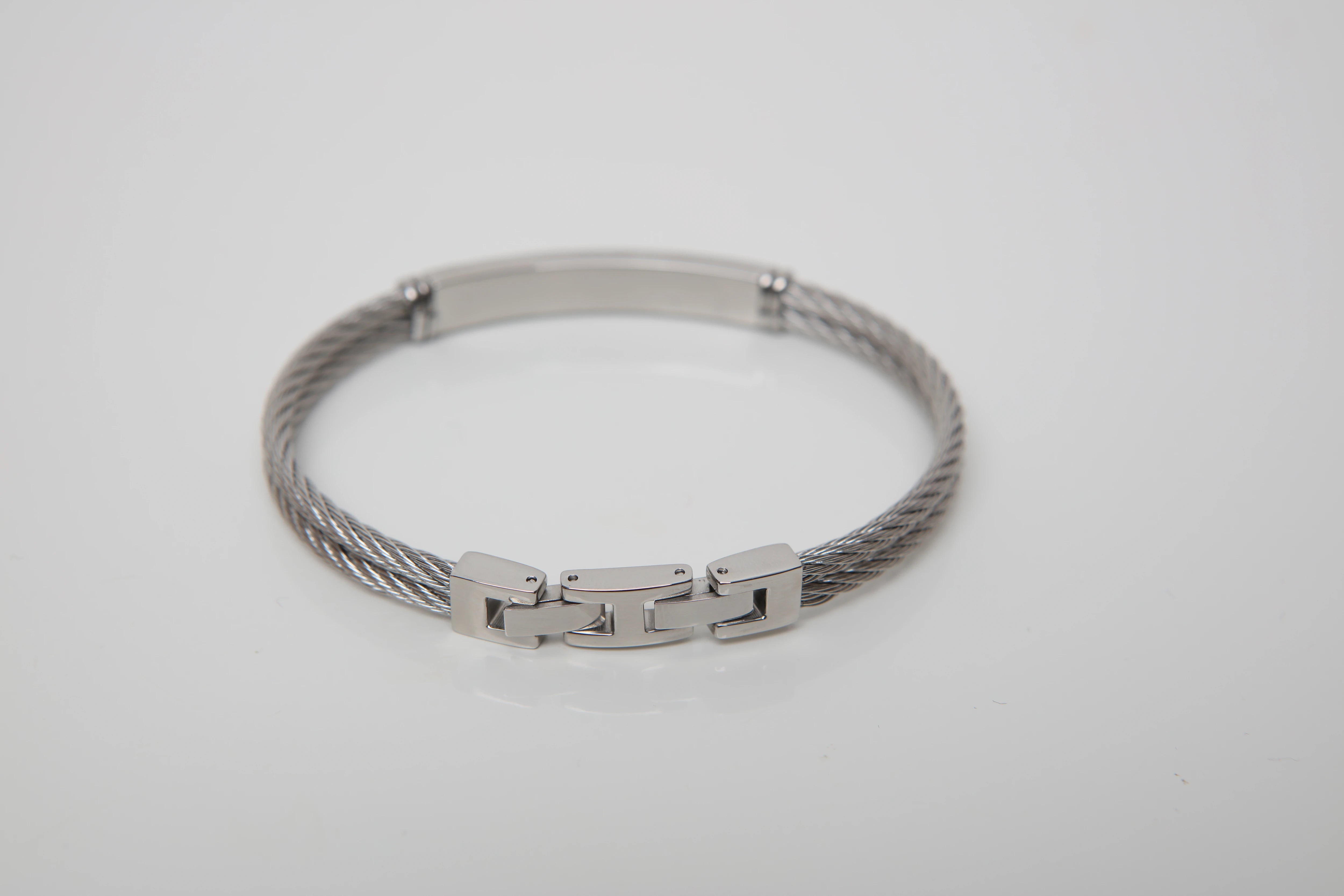 Steel cable bracelet with screws and 18 Kt gold inserts