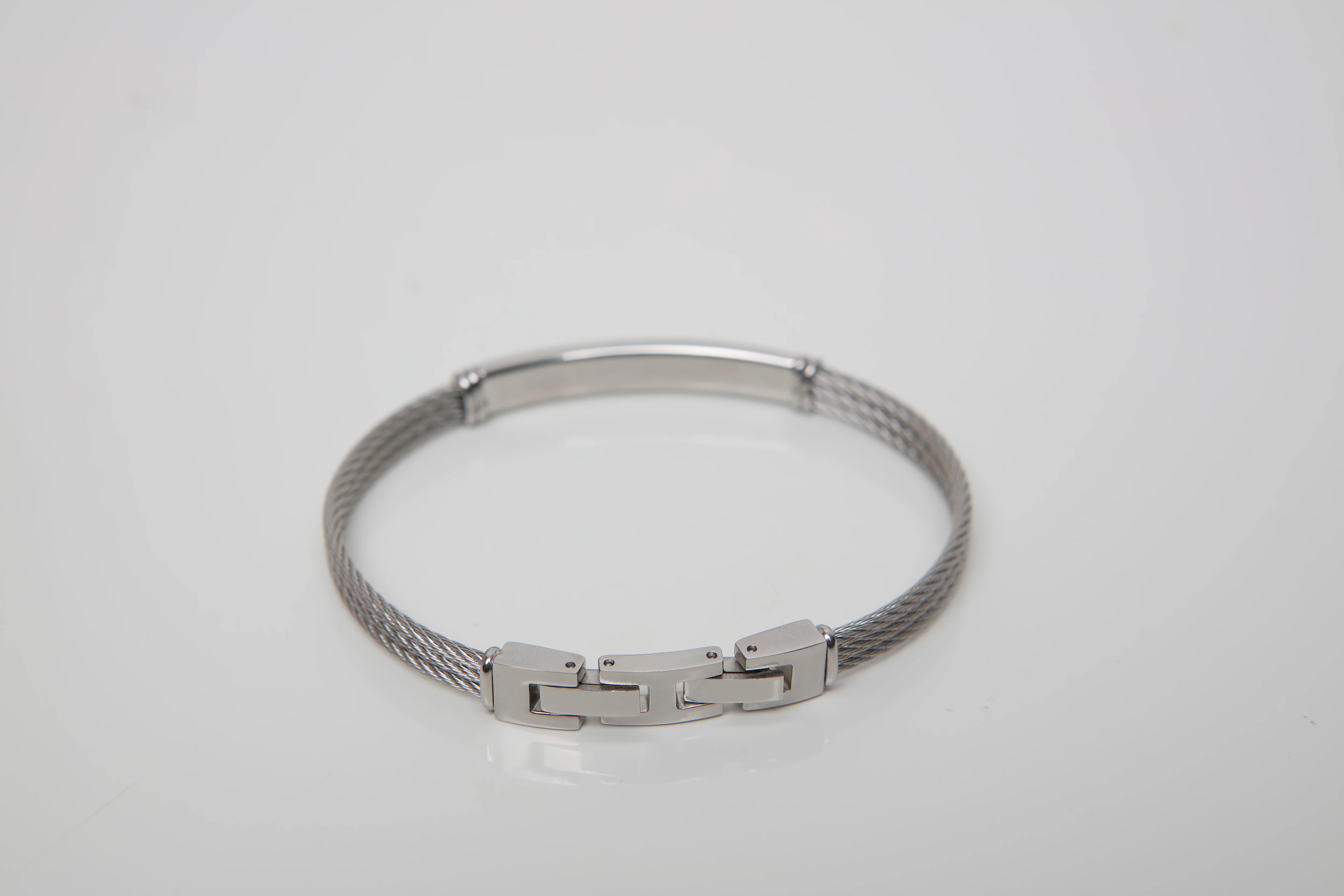 Stainless steel cable bracelet and black PVD plate with steel screw