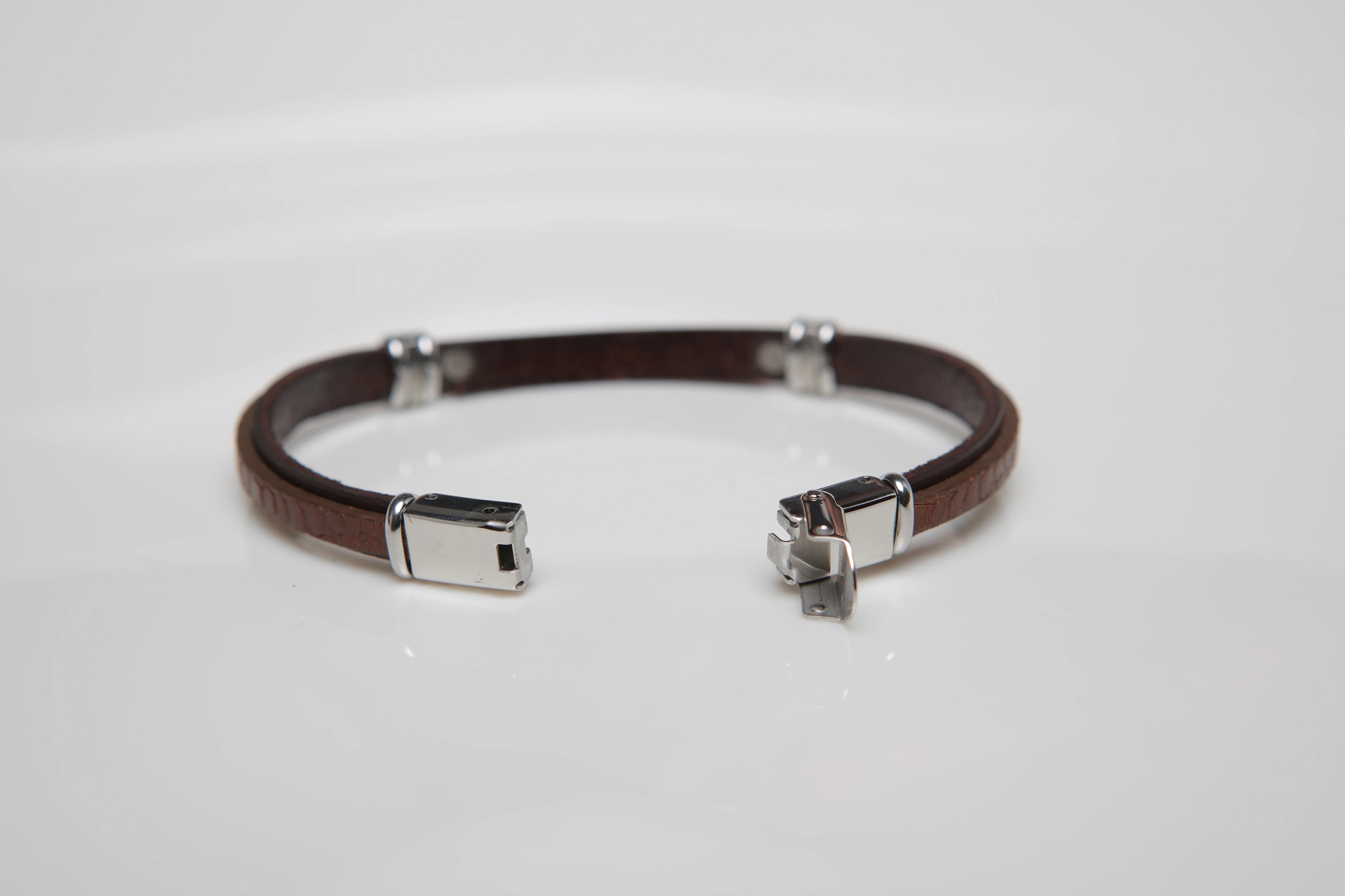 Stainless steel and leather bracelet with brown Texture and gold screw