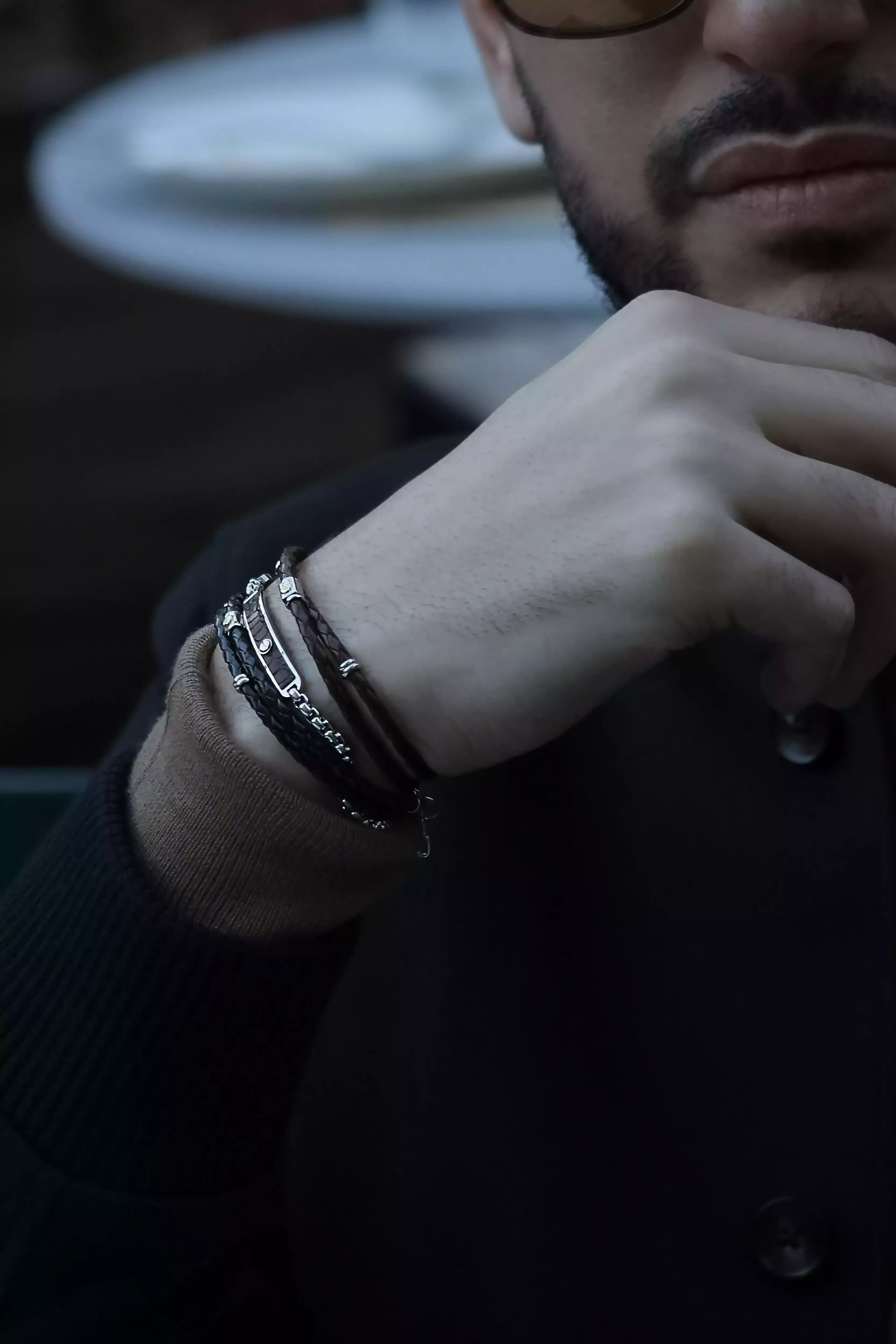 Bracelet with stainless steel chain and leather with brown Texture and gold screw