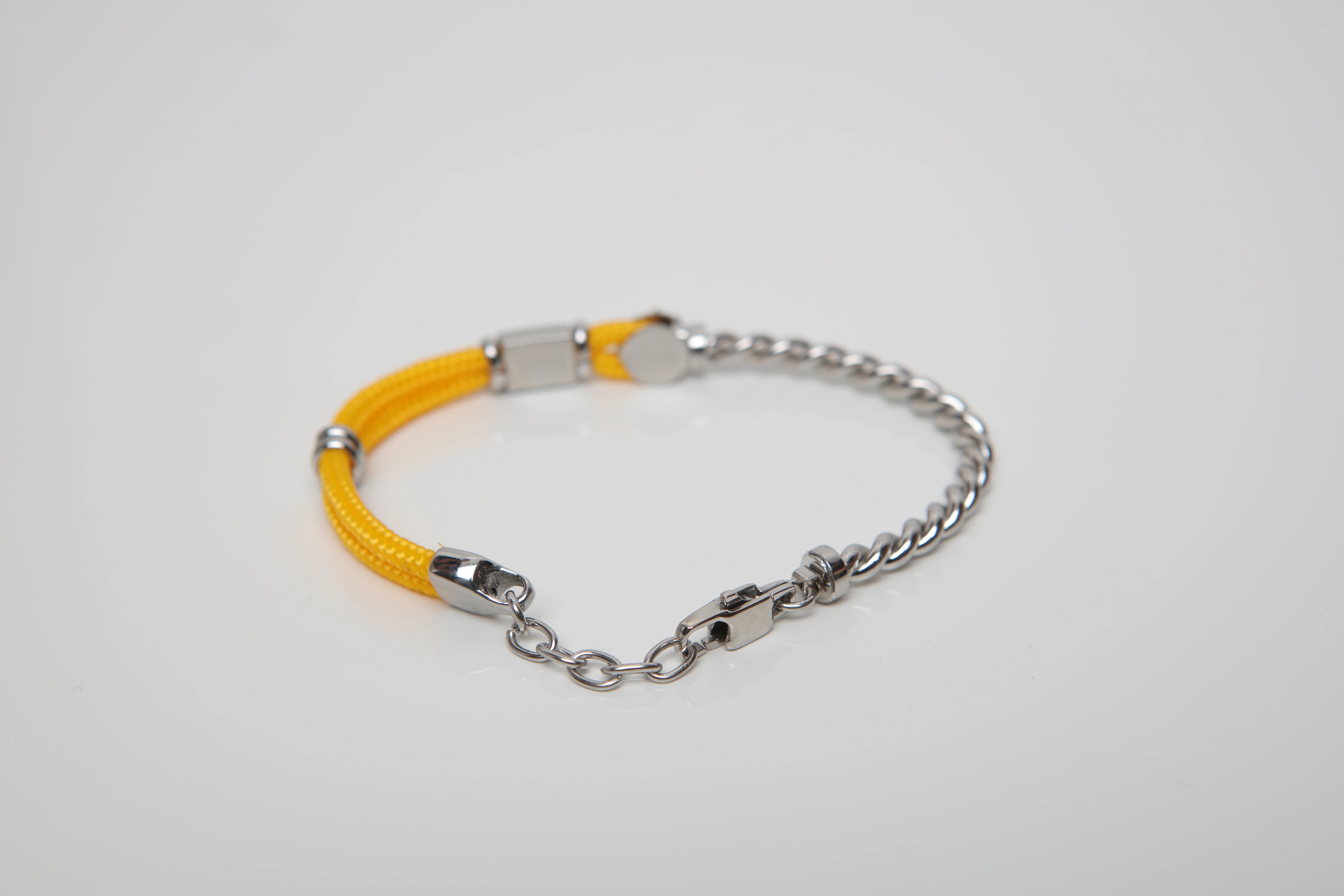 Stainless steel bracelet with yellow nautical rope, wind rose and enameled flag