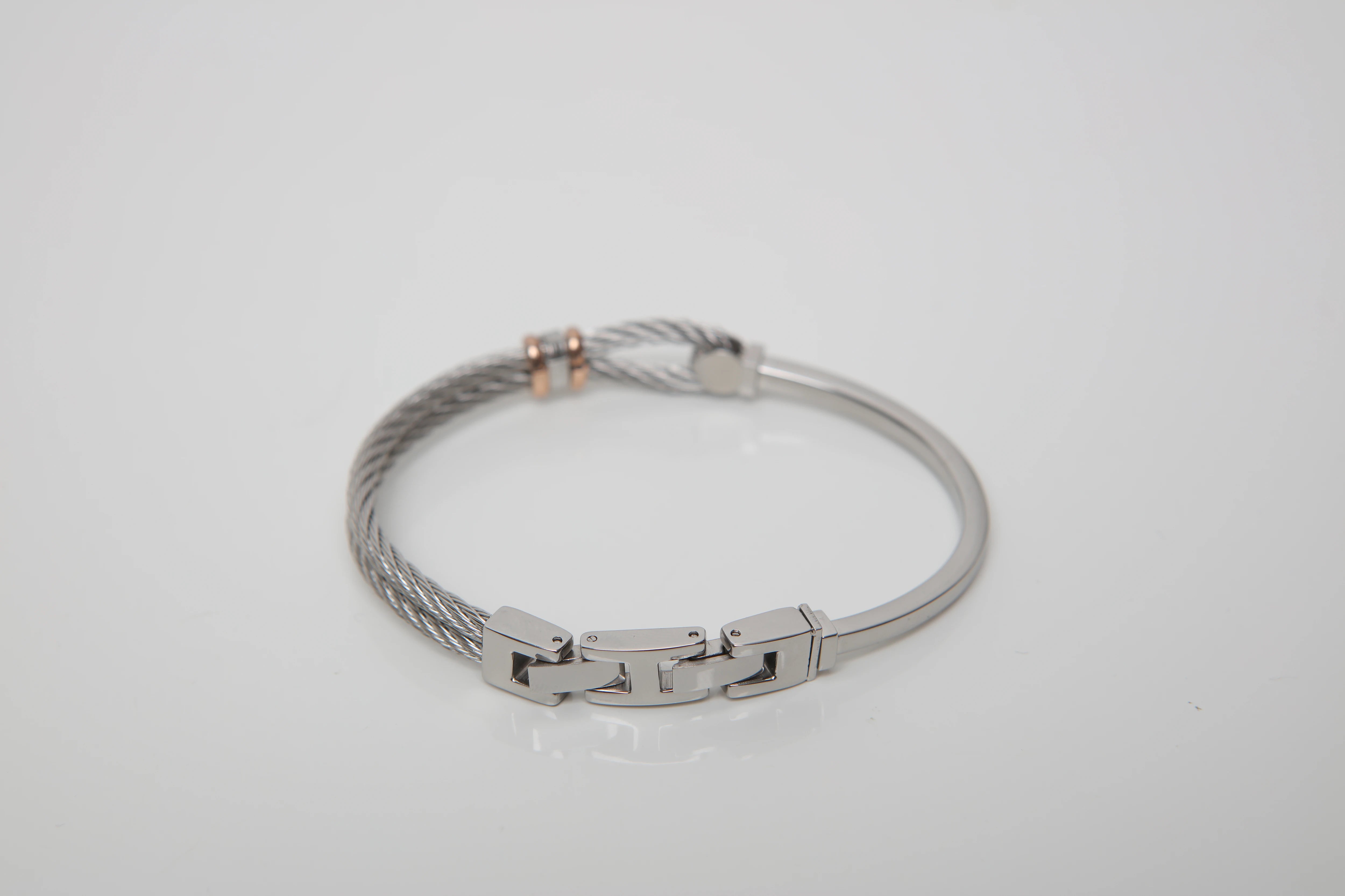 Stainless steel bracelet and cable with rosé and wind rose links