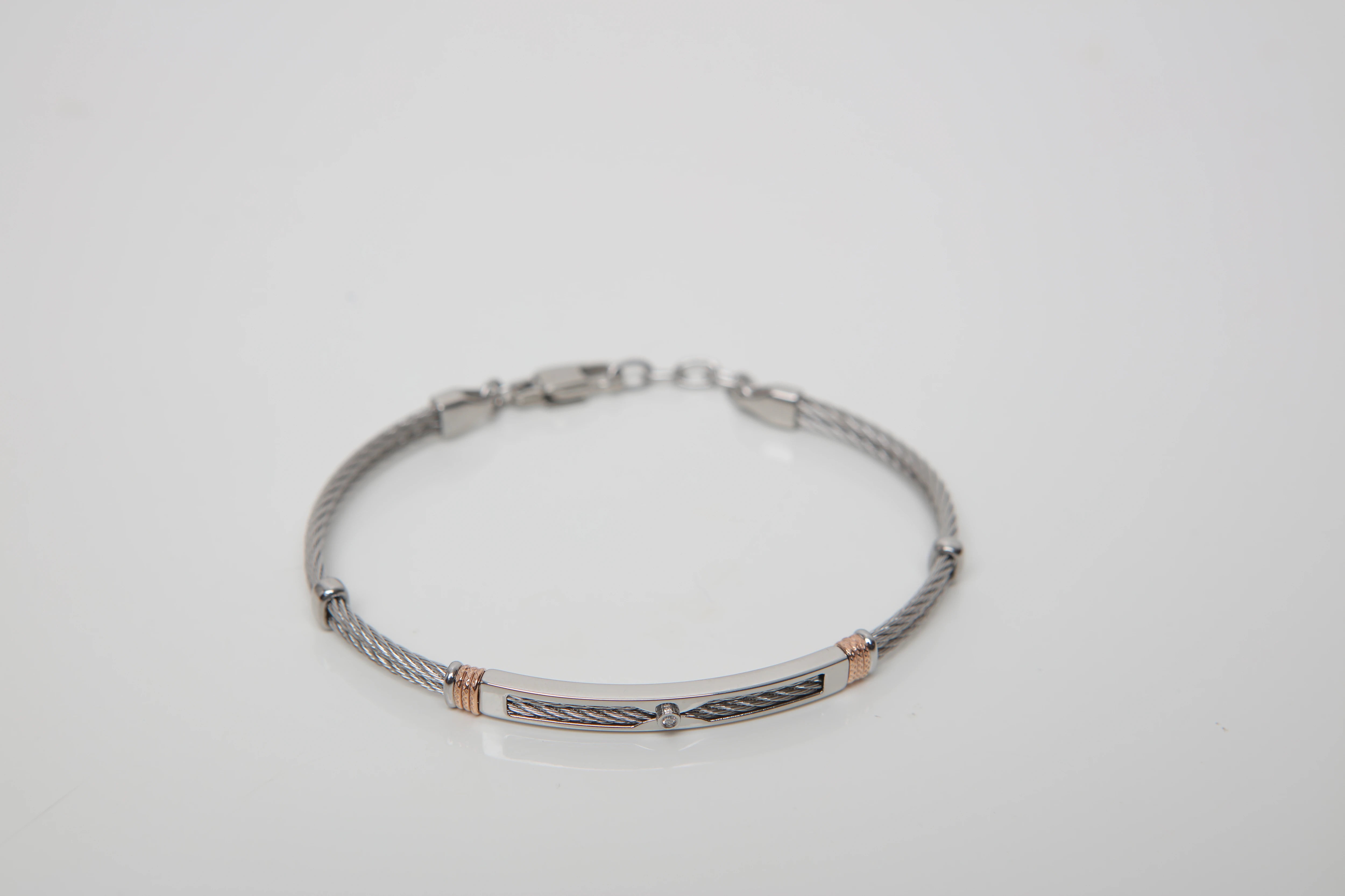 Steel cable bracelet with knurled rosé links and Natural Diamond