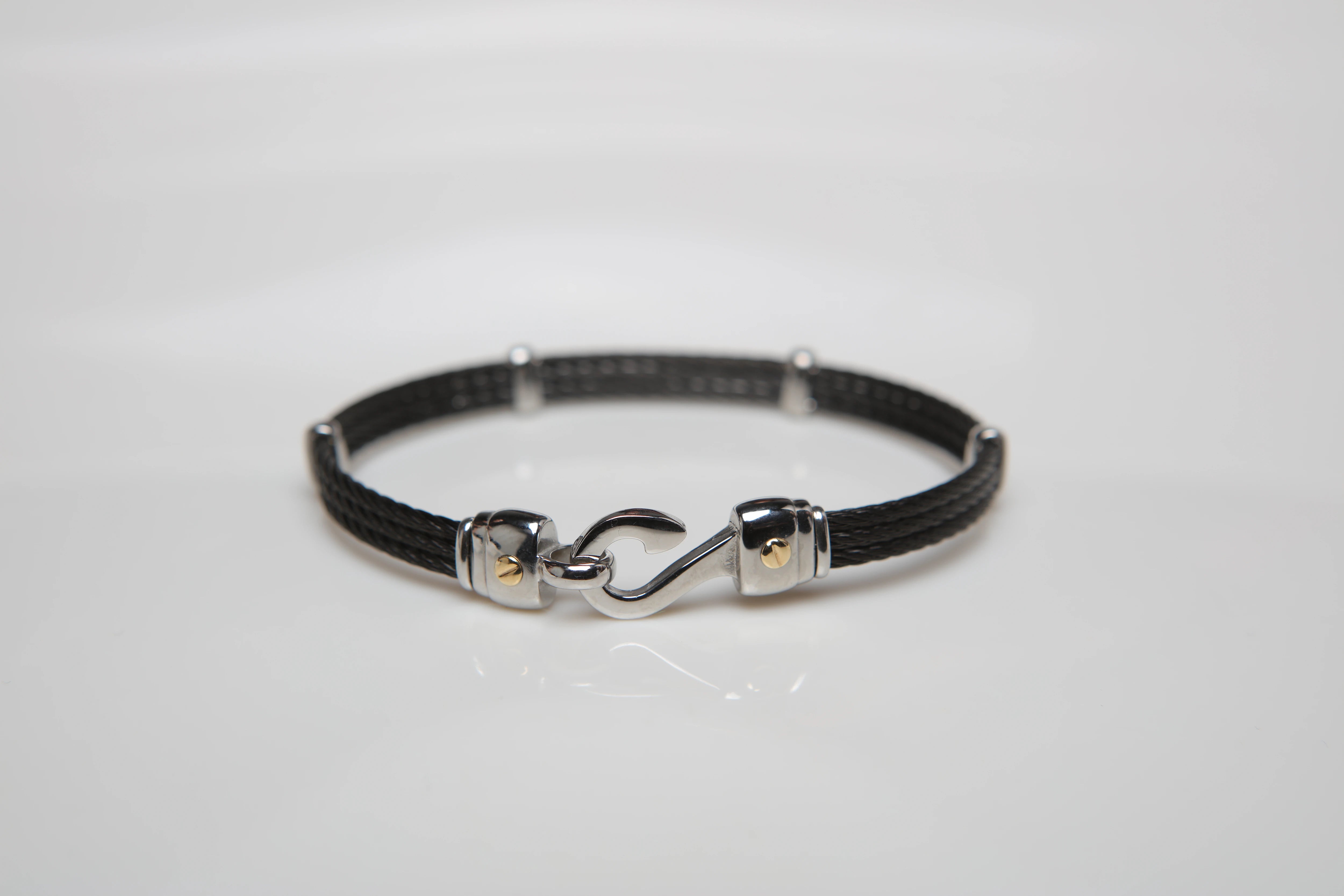 Bracelet and hook in stainless steel in black PVD and 18Kt gold screws