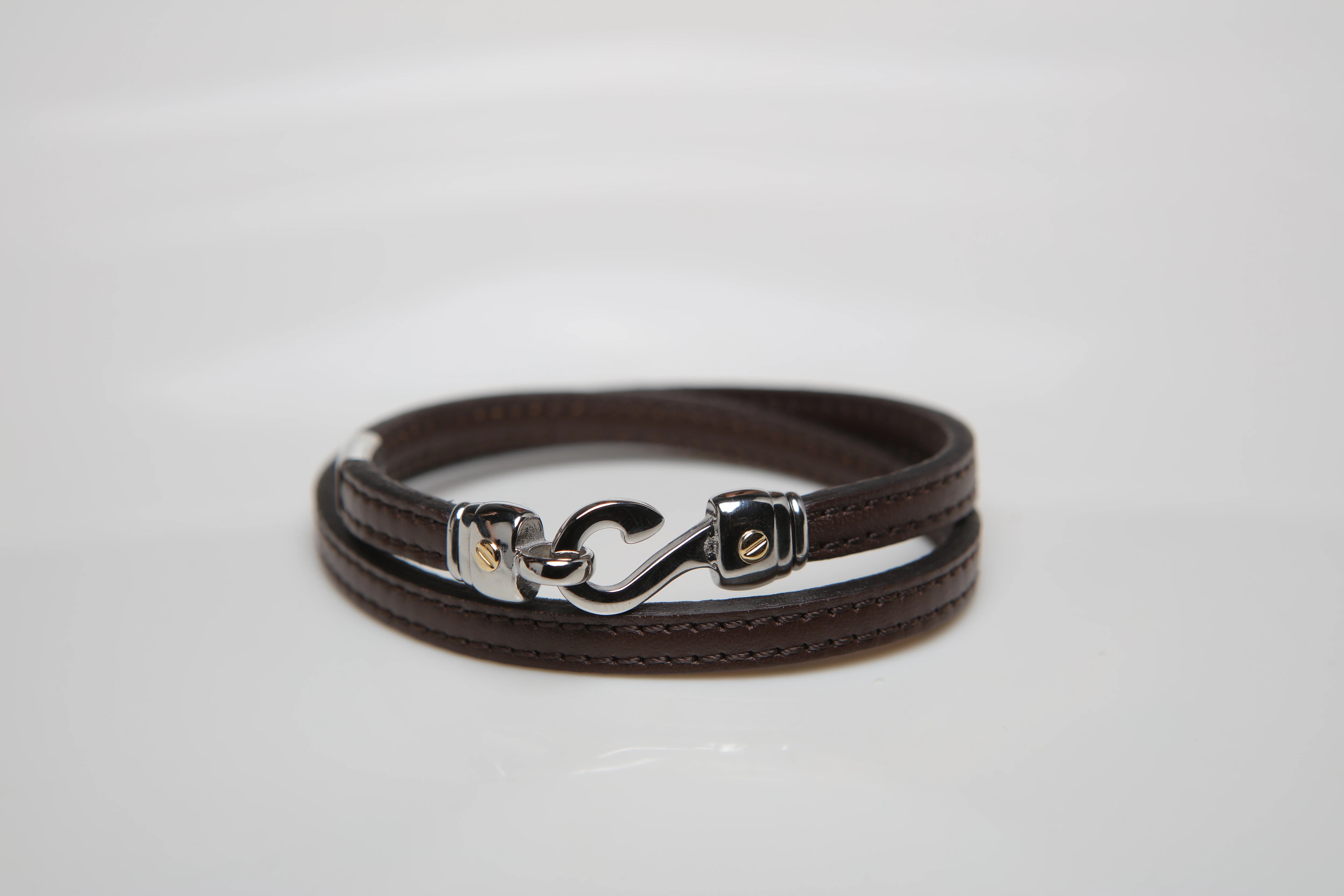 Brown leather bracelet with stainless steel hook and screws in 18Kt gold