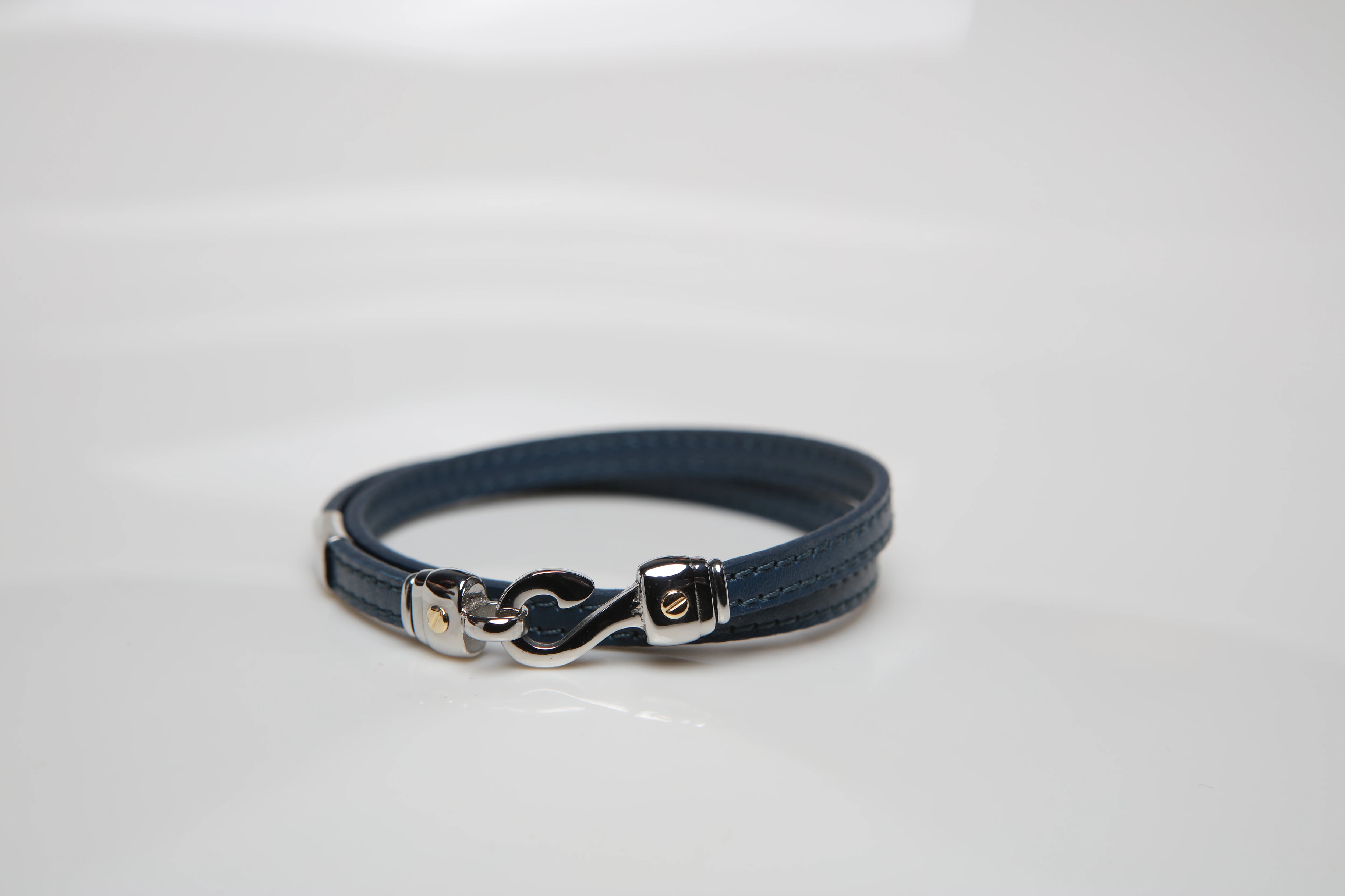 Blue leather bracelet with stainless steel hook and screws in 18Kt gold