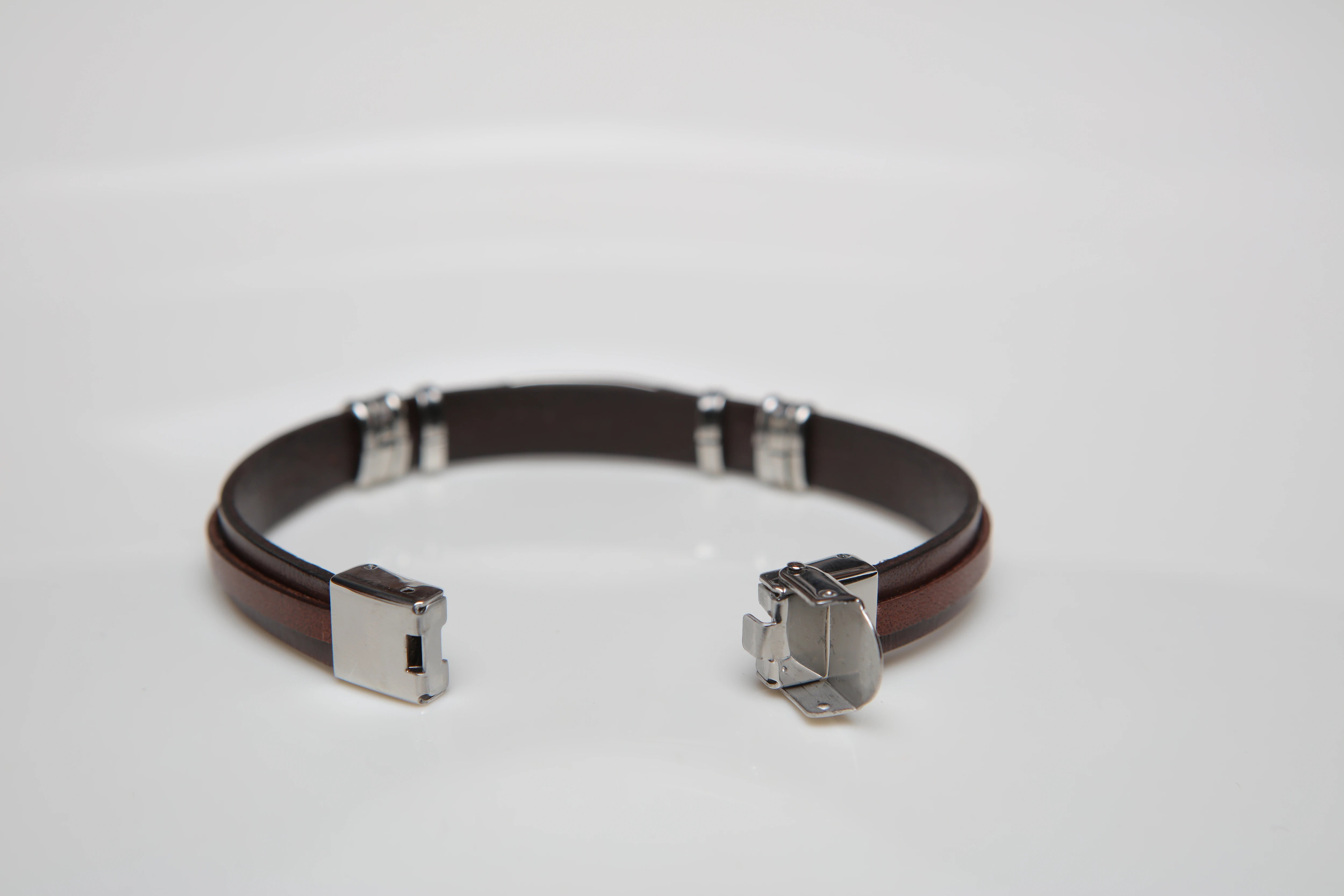 Stainless steel and brown leather bracelet with wind rose gold